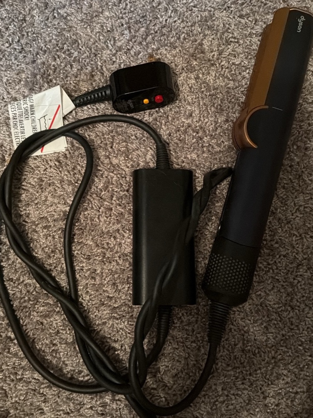 Dyson styling wand in Black with Gold accents